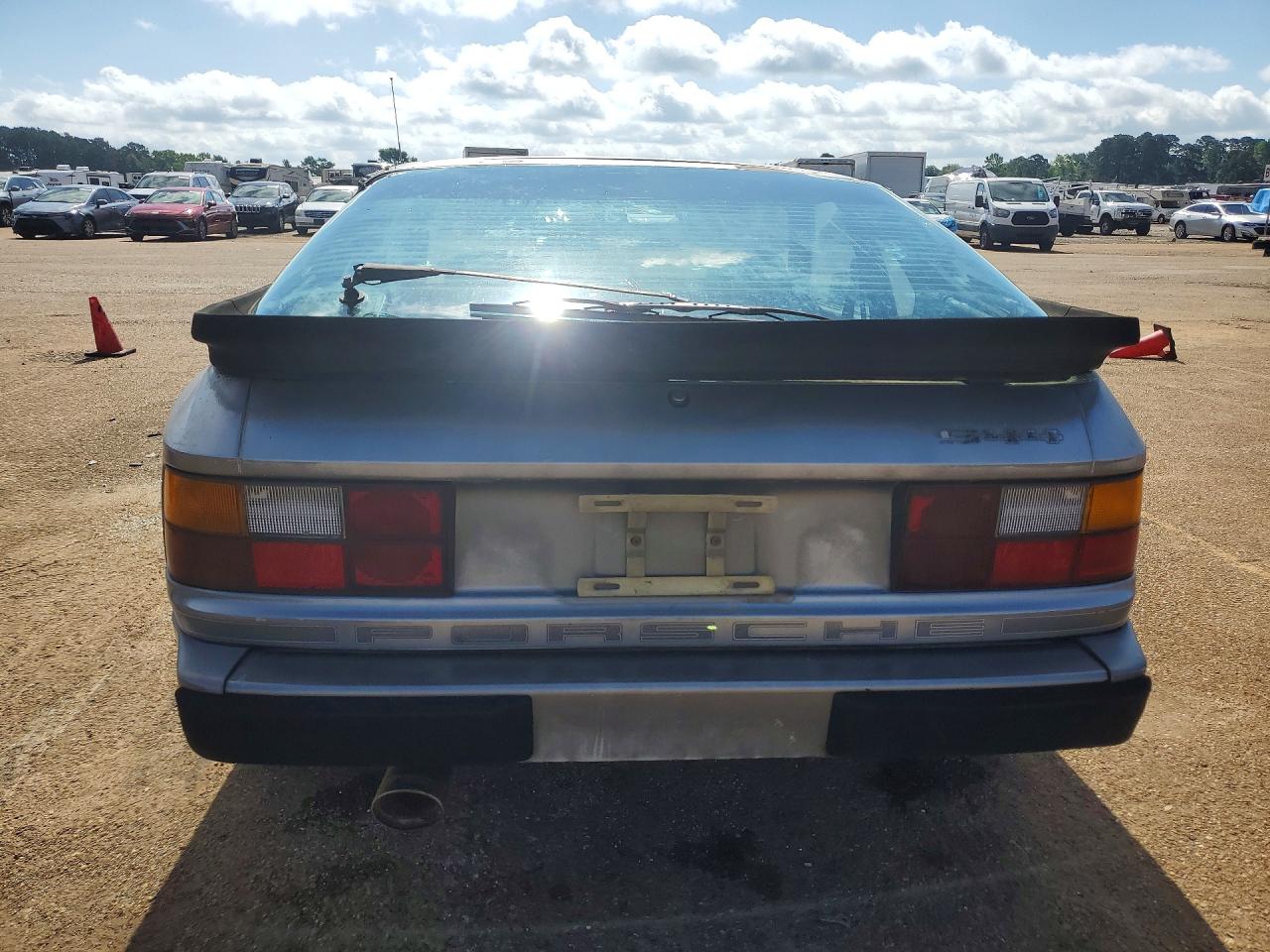 Porsche 944