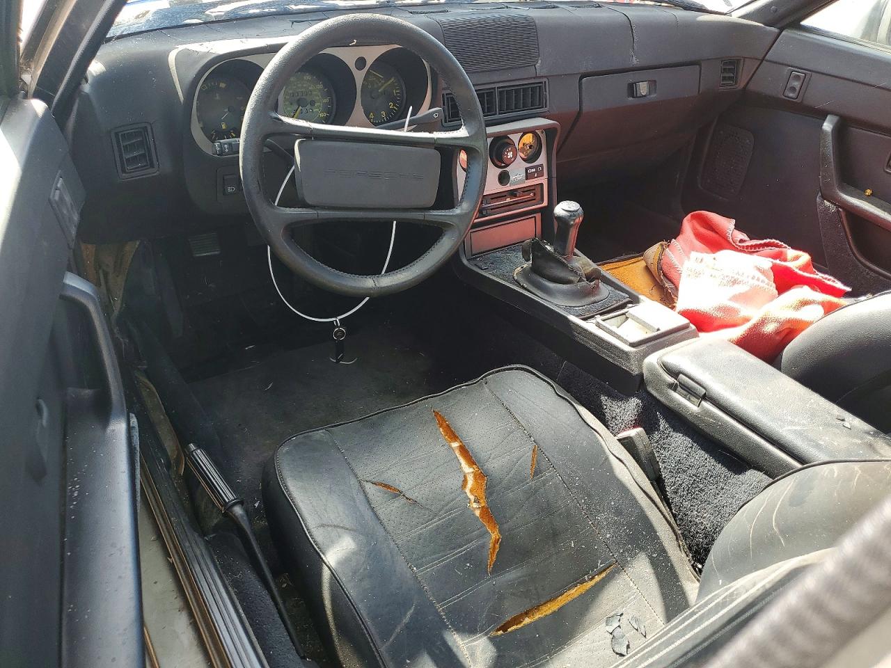 Porsche 944