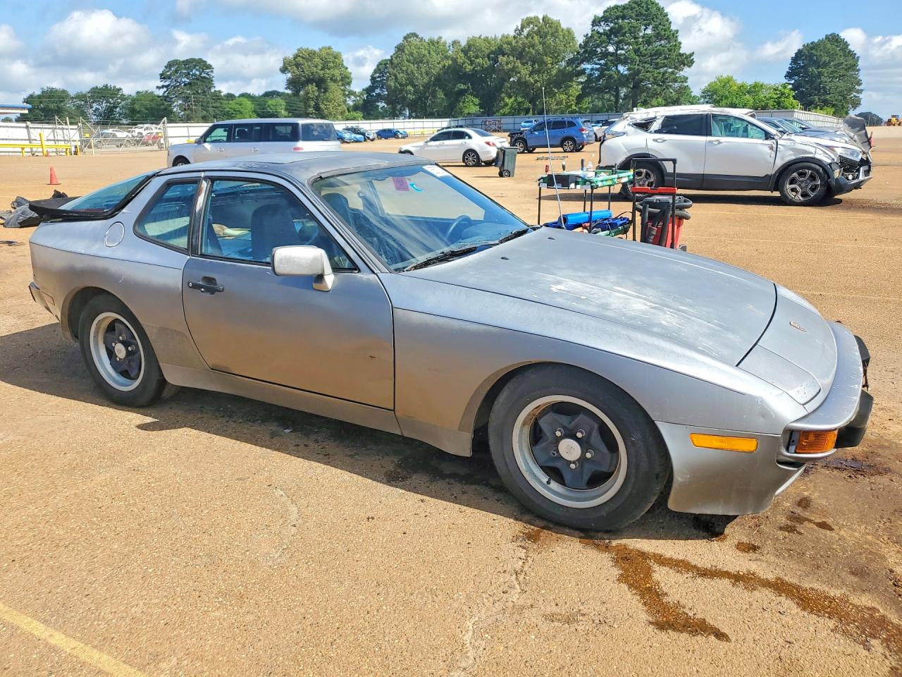 Porsche 944