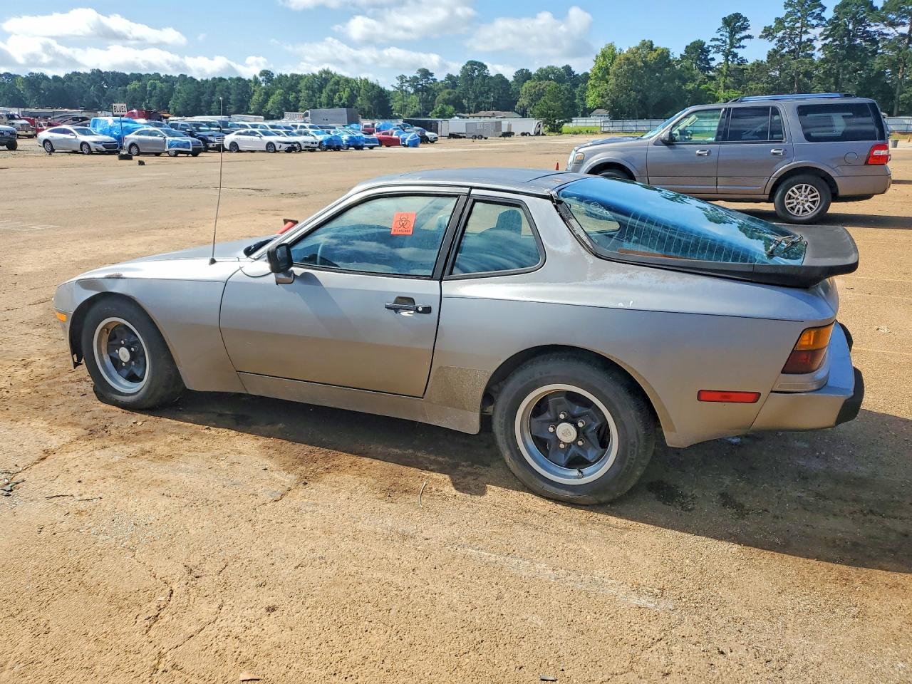 Porsche 944