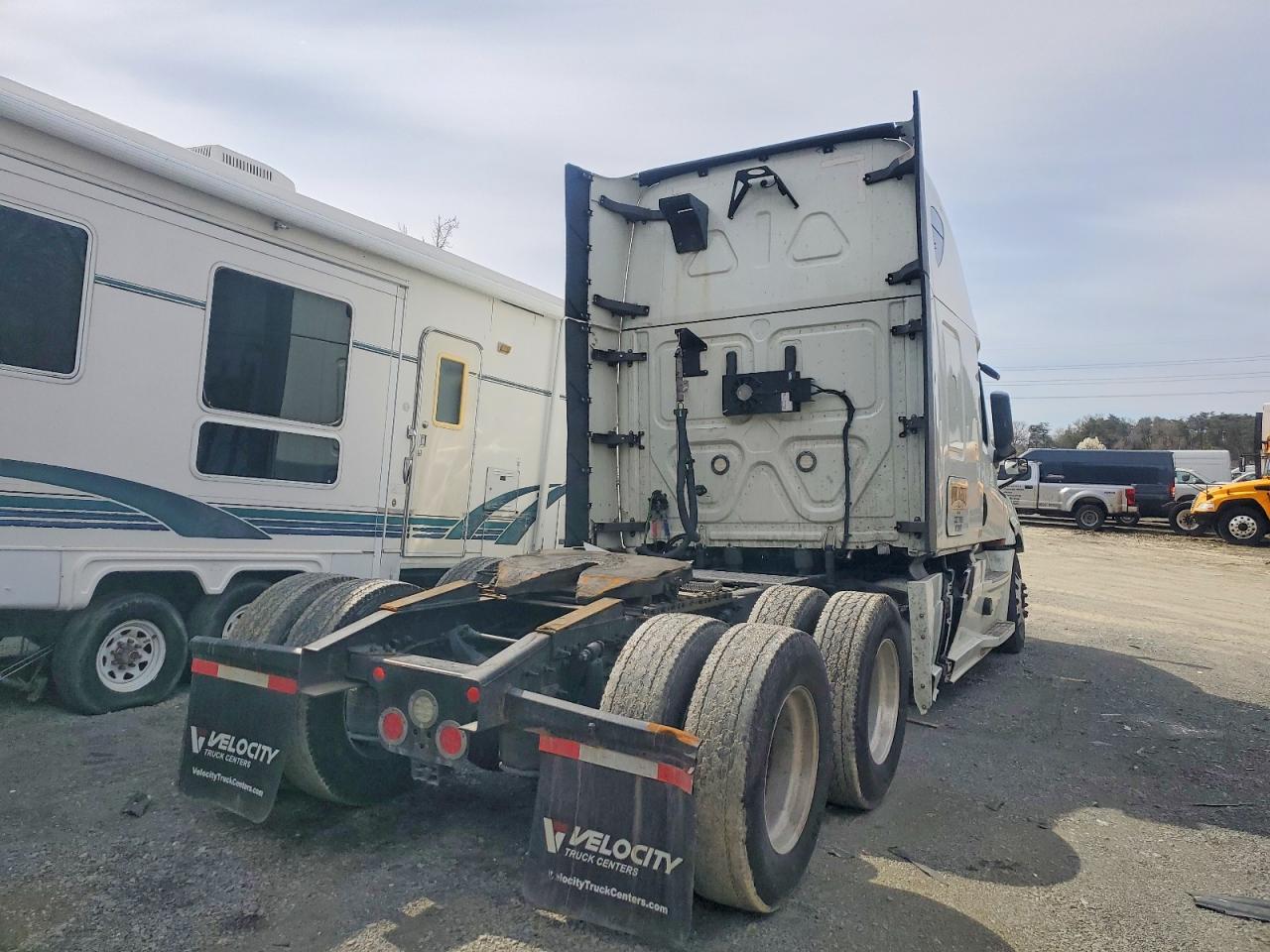 Freightliner Cascadia 126