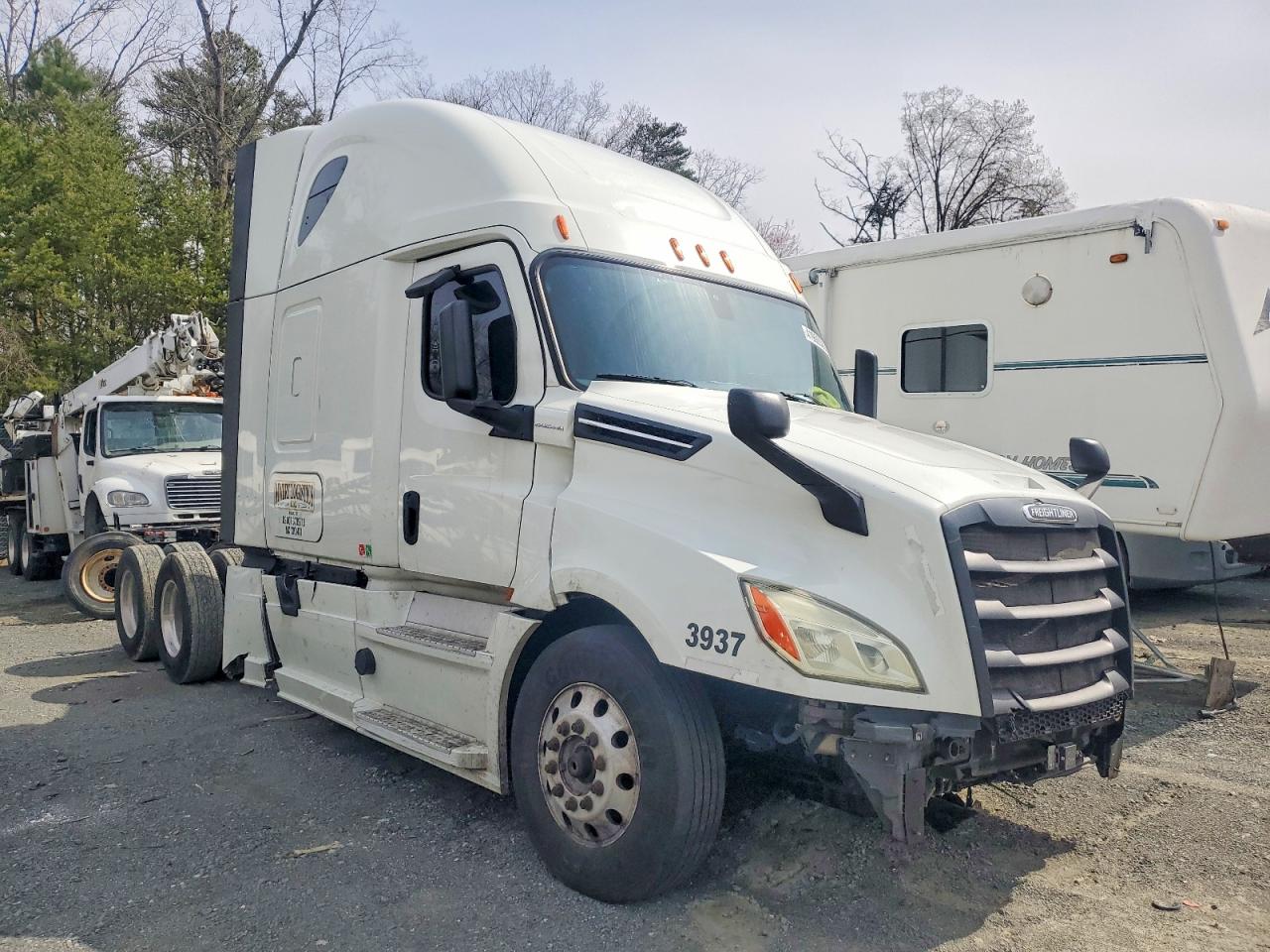 Salvage Freightliner Cascadia 126 Image