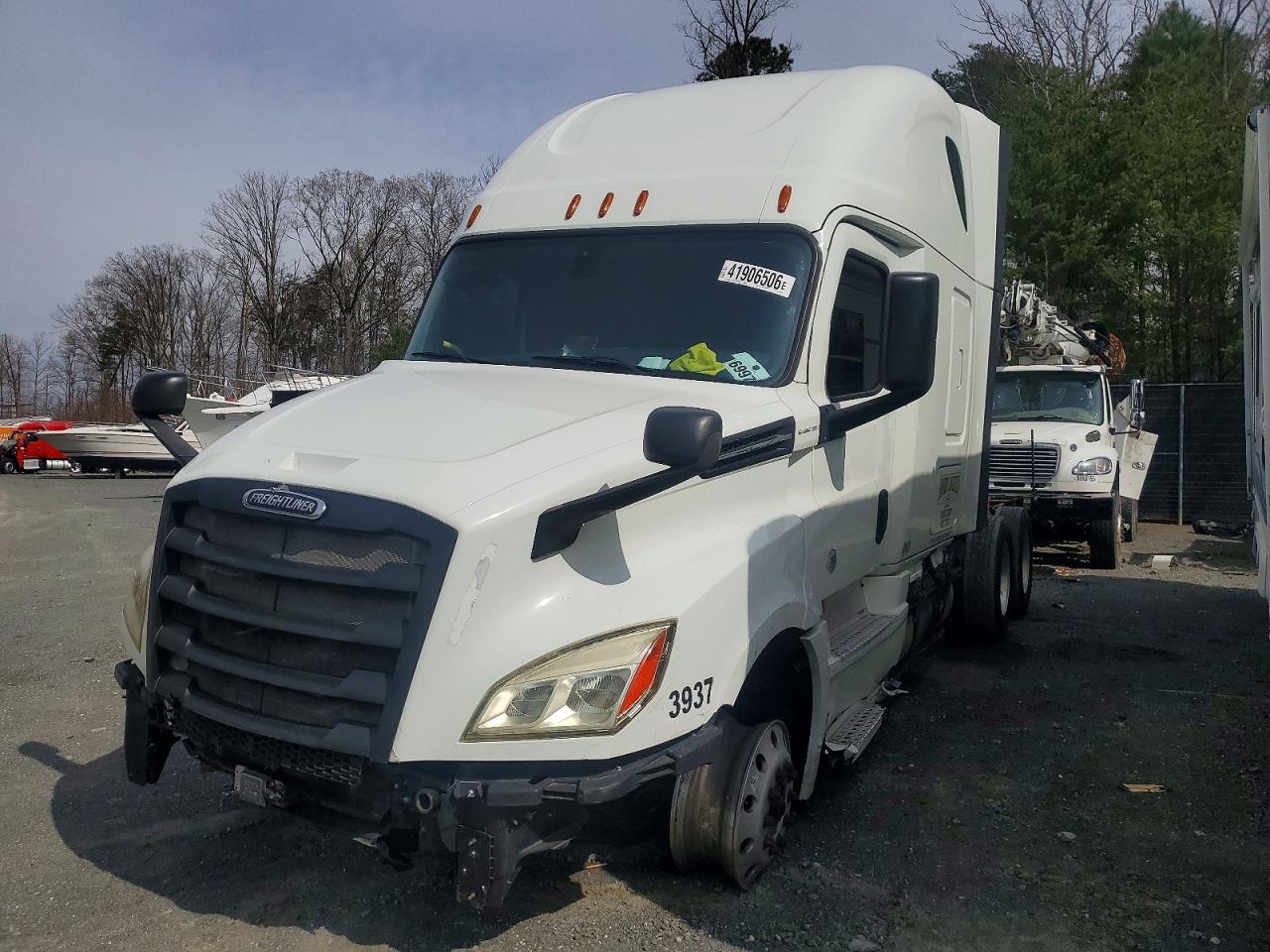 Freightliner Cascadia 126