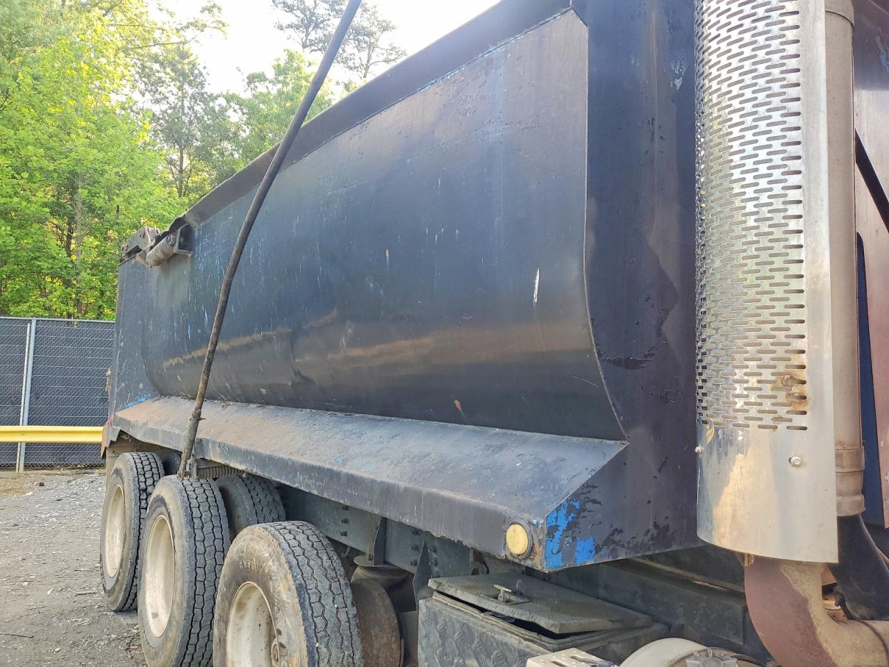 Sterling Truck Lt9522
