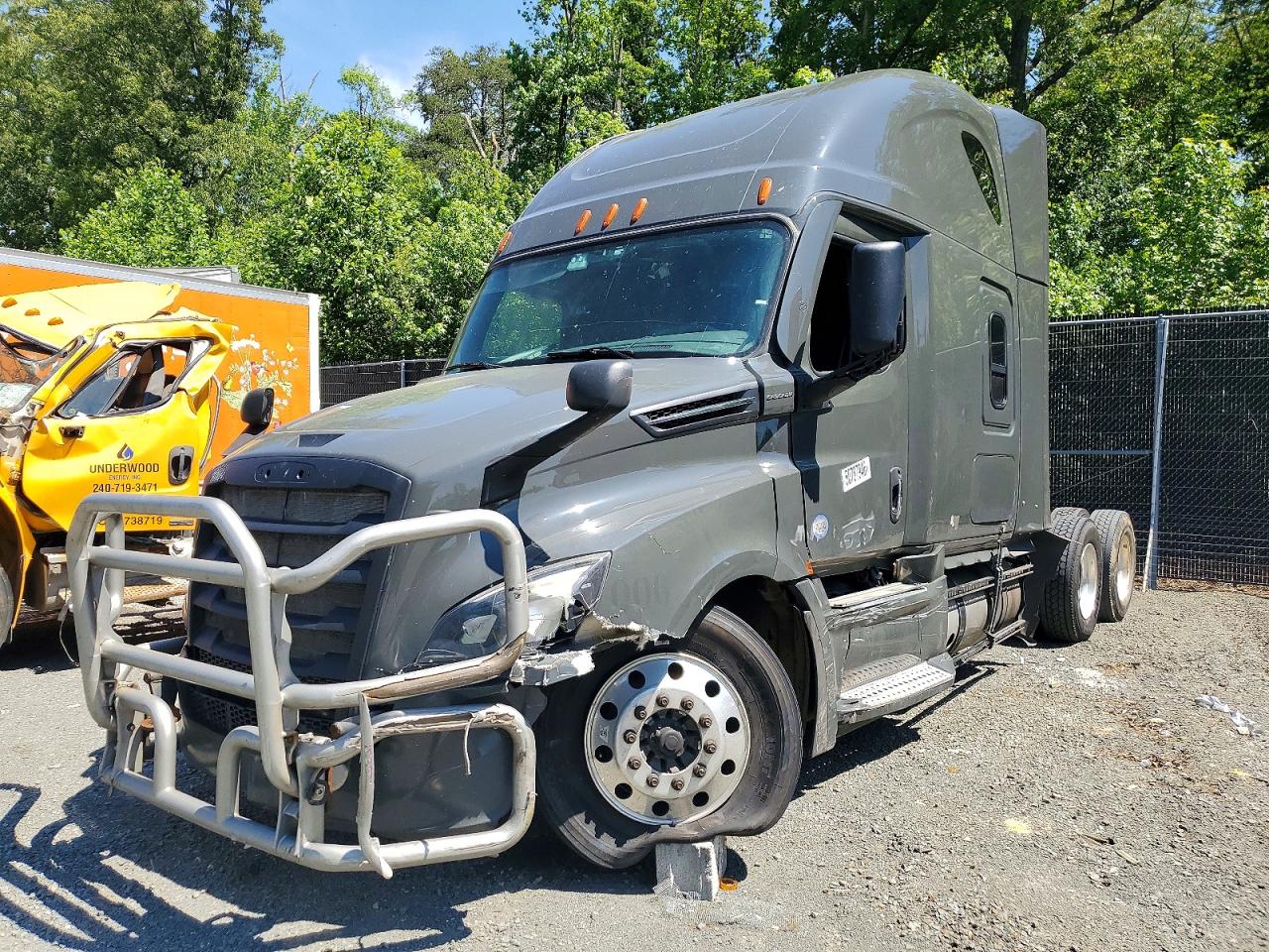 Freightliner Cascadia 126