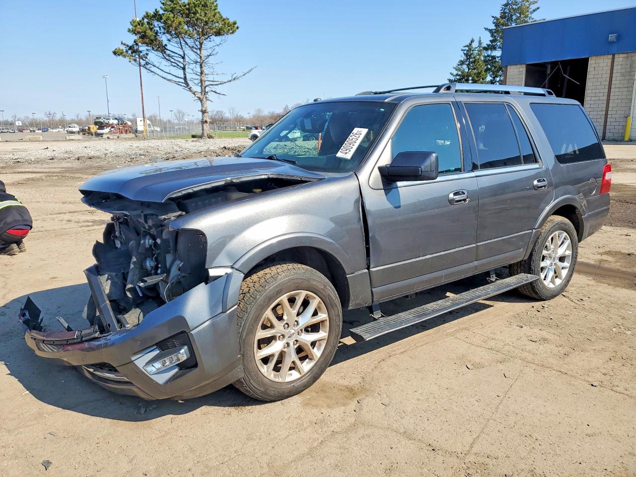 Salvage Ford Expedition Image