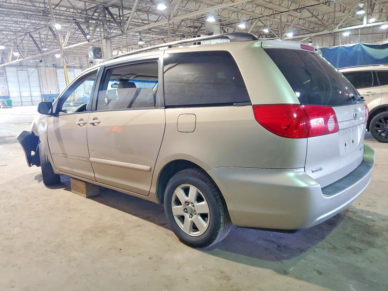Toyota Sienna Le 7-passenger