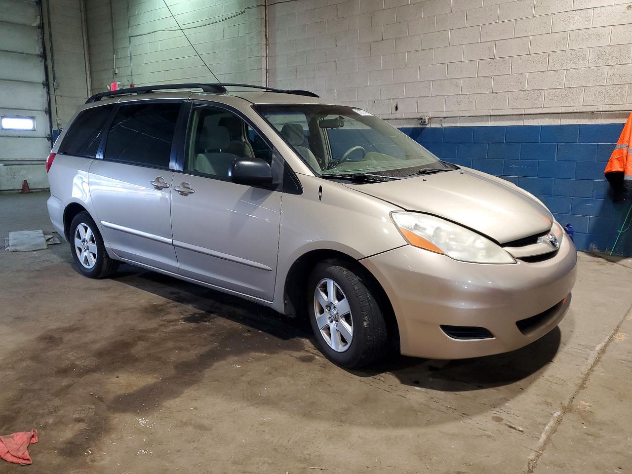 Toyota Sienna Le 7-passenger