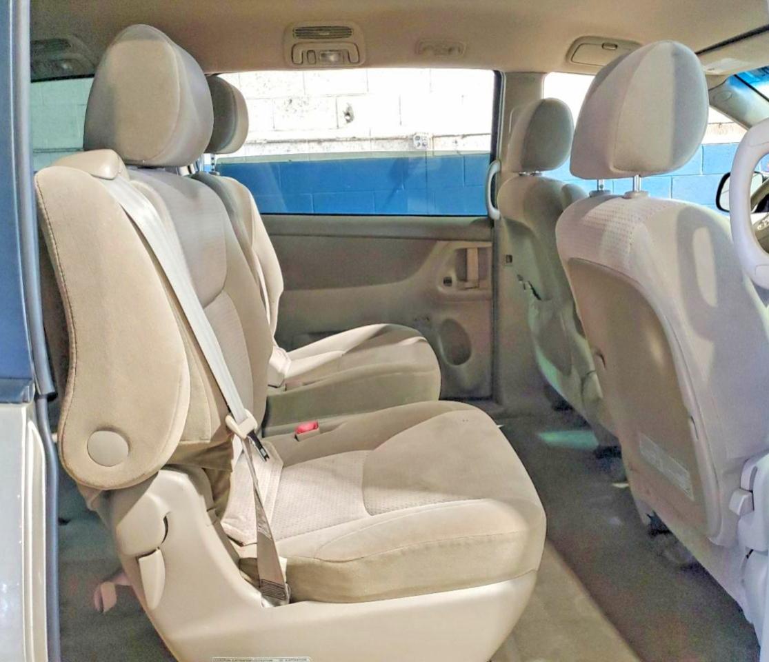 Toyota Sienna Le 7-passenger