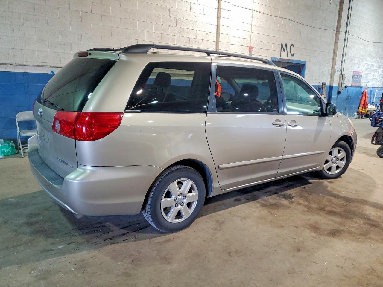 Toyota Sienna Le 7-passenger