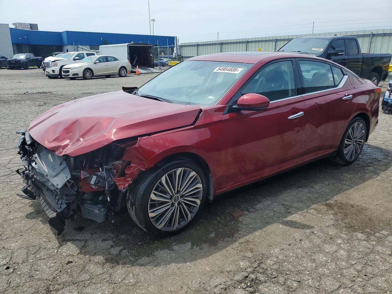 Salvage Nissan Altima Image