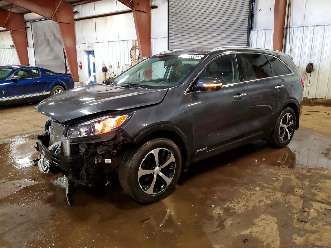 Salvage Kia Sorento Image