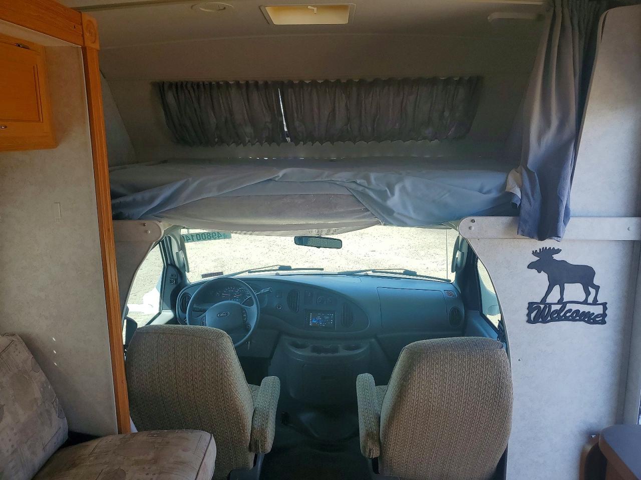 Ford Econoline E450 Super Duty Cutaway Van