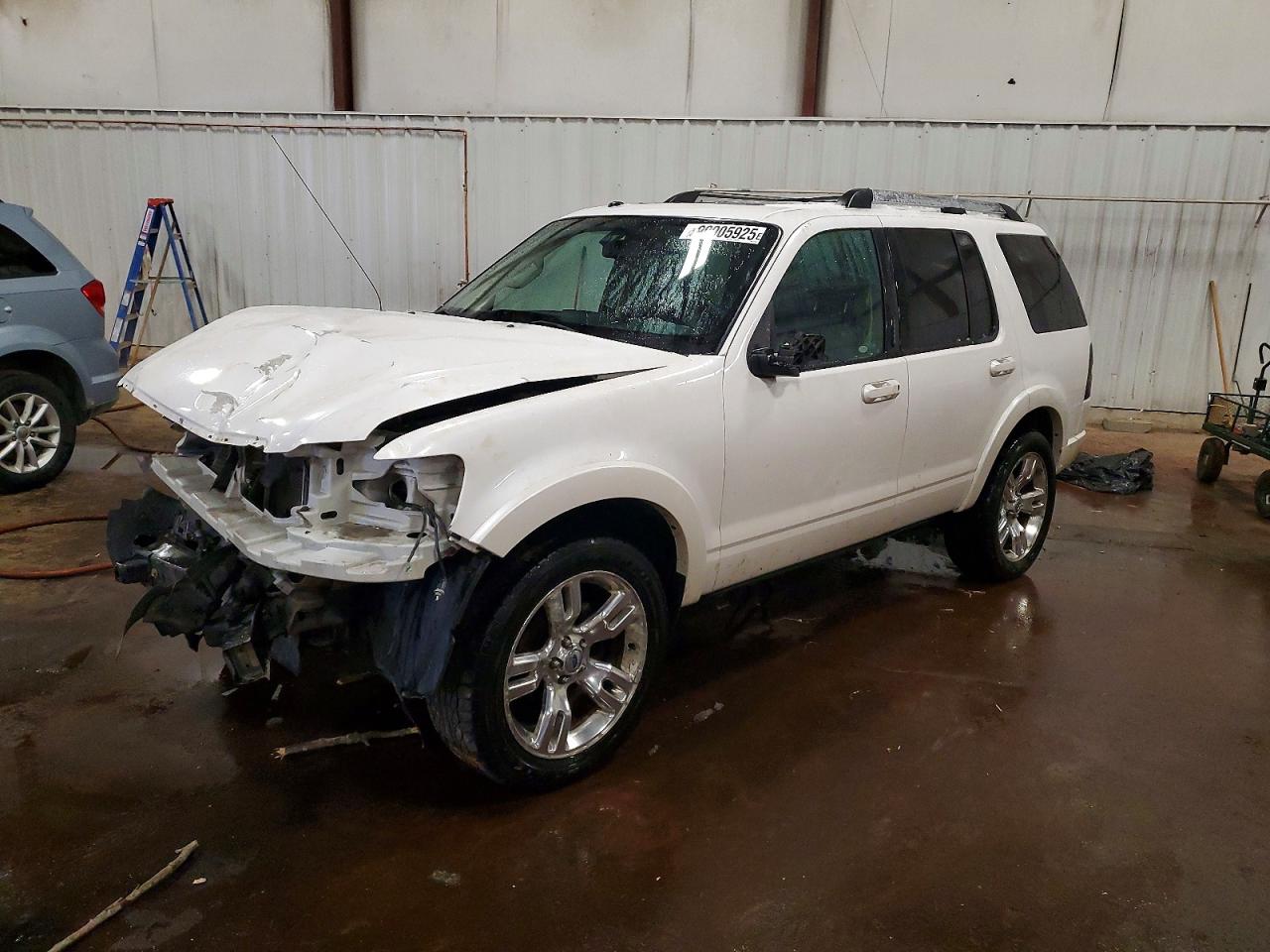 Salvage Ford Explorer Image