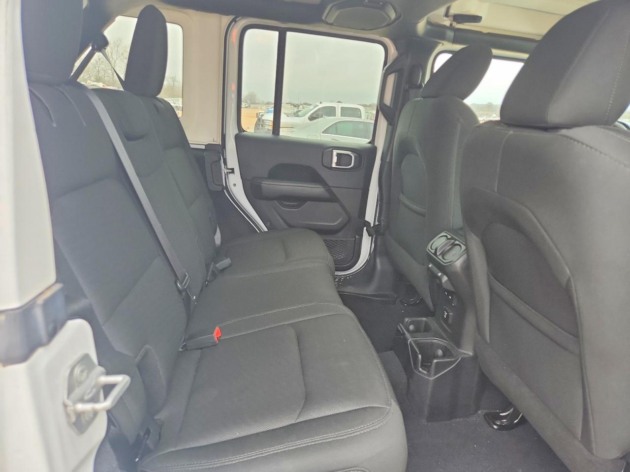 Jeep Wrangler Sahara