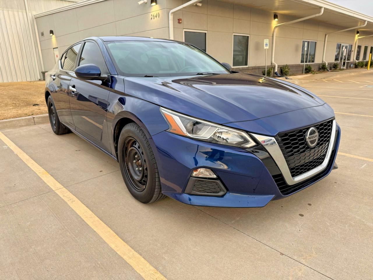 Salvage Nissan Altima Image