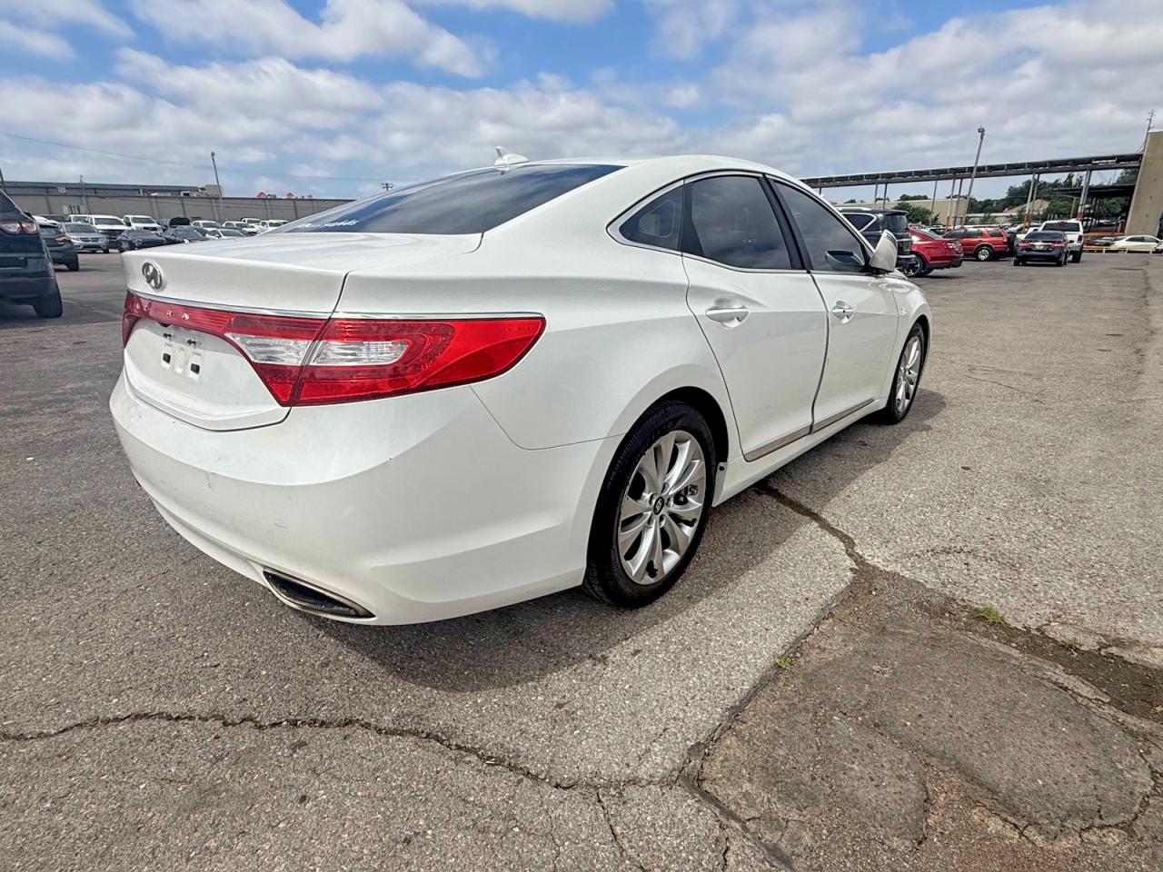 Hyundai Azera Base