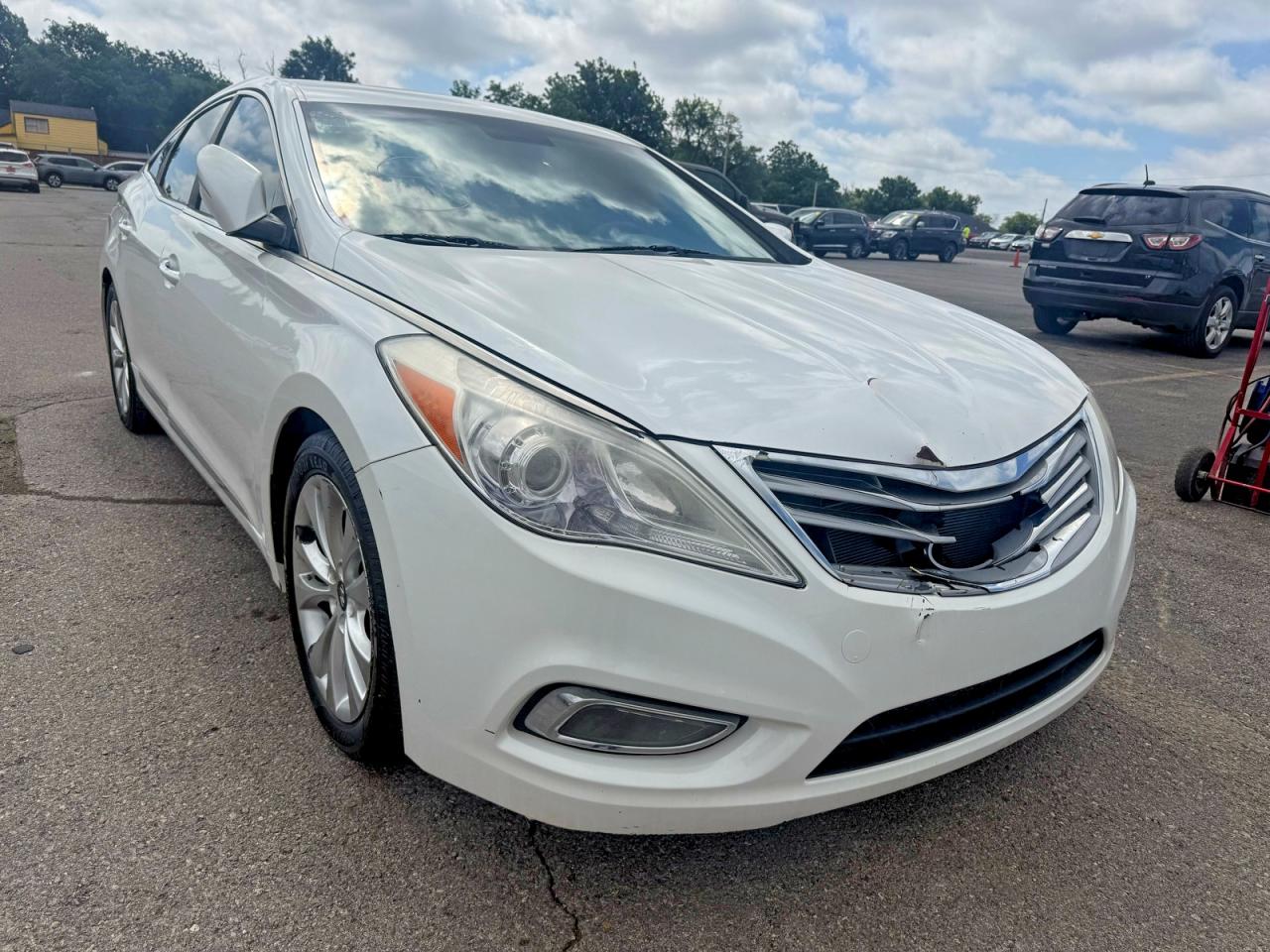 Salvage Hyundai Azera Image