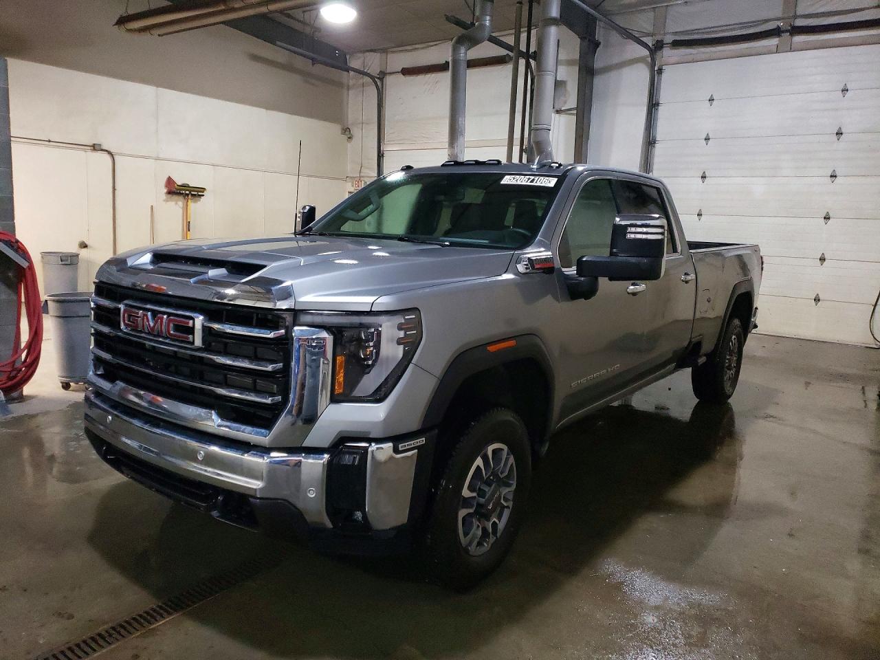 Salvage GMC Sierra Image