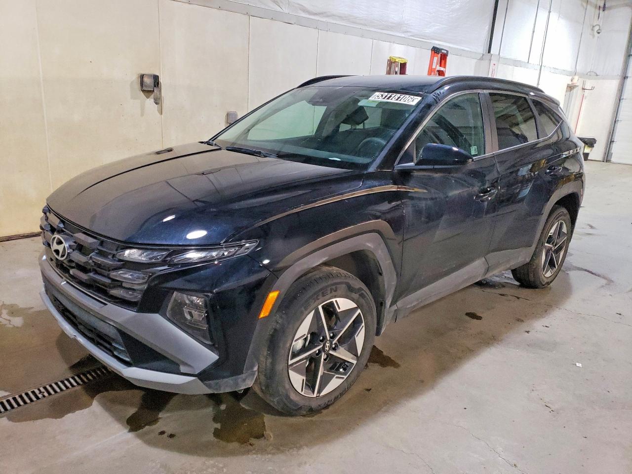 Salvage Hyundai TUCSON Image