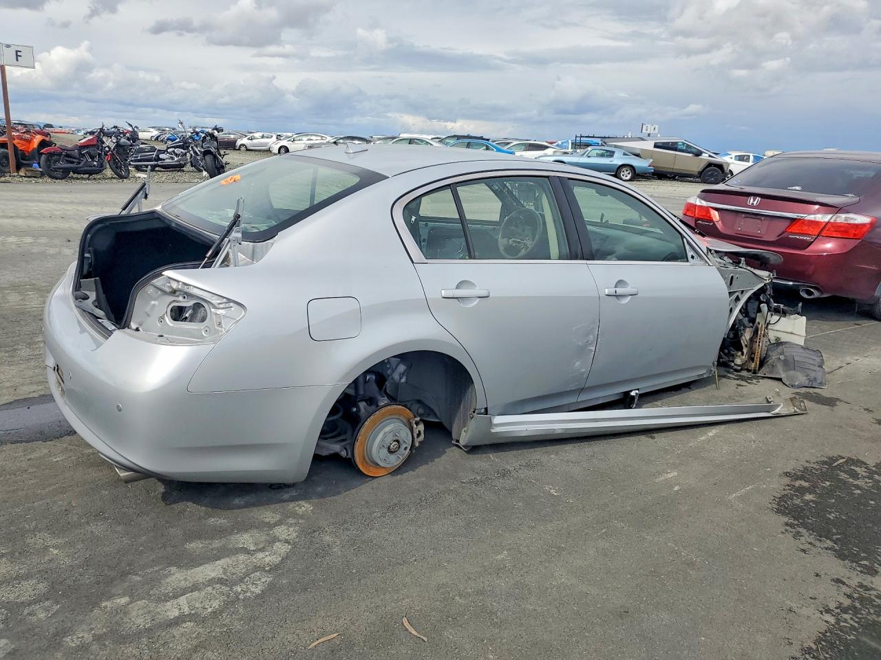 INFINITI G37 Journey