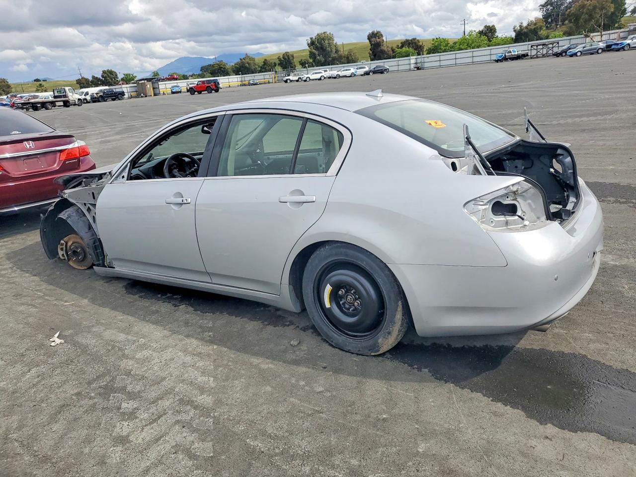INFINITI G37 Journey