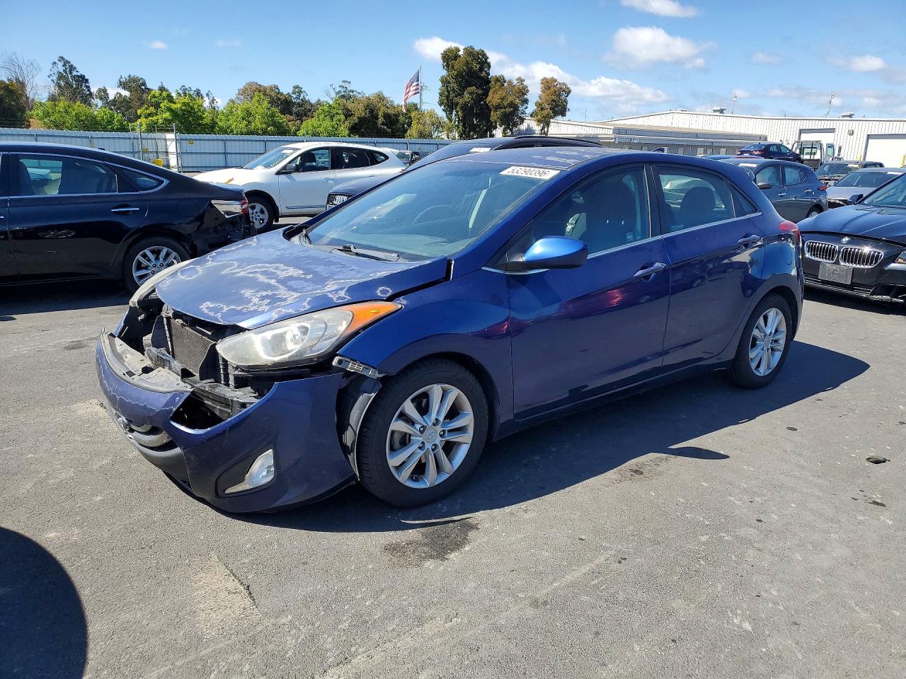 Salvage Hyundai ELANTRA Image