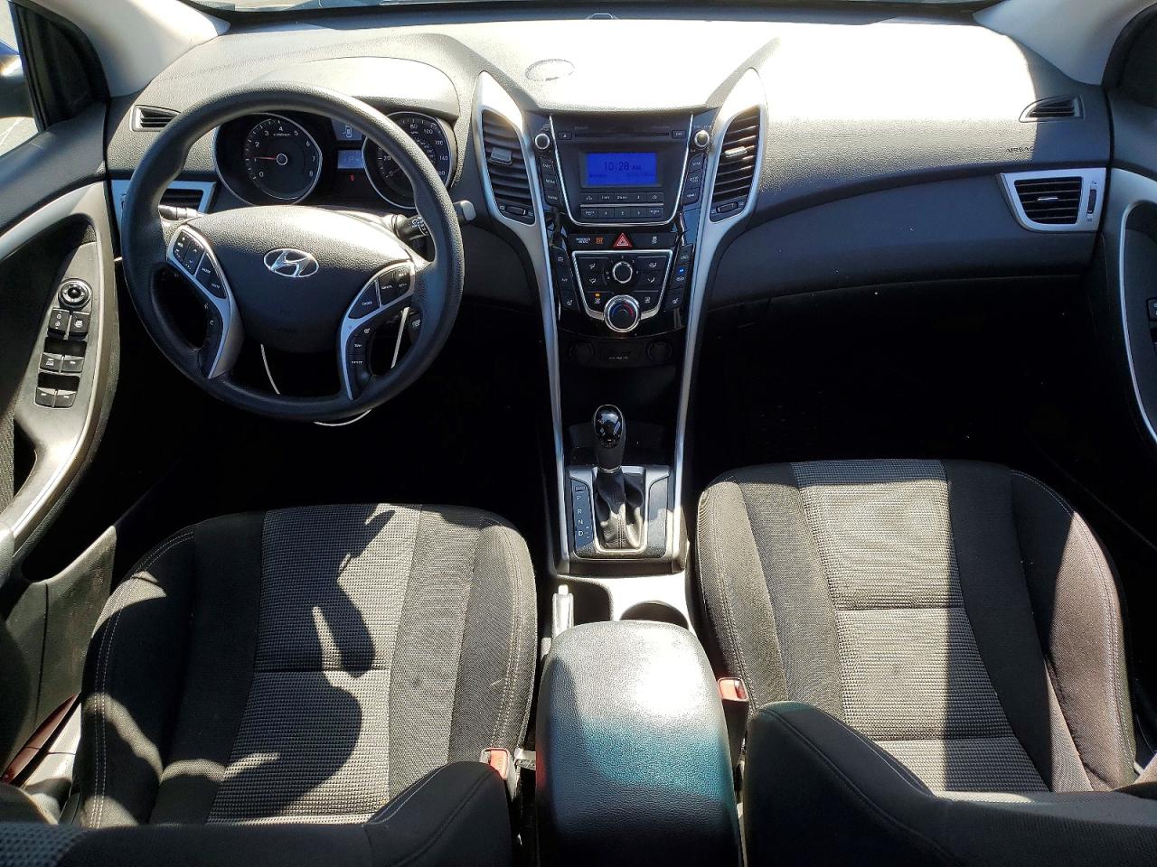 Hyundai ELANTRA Base
