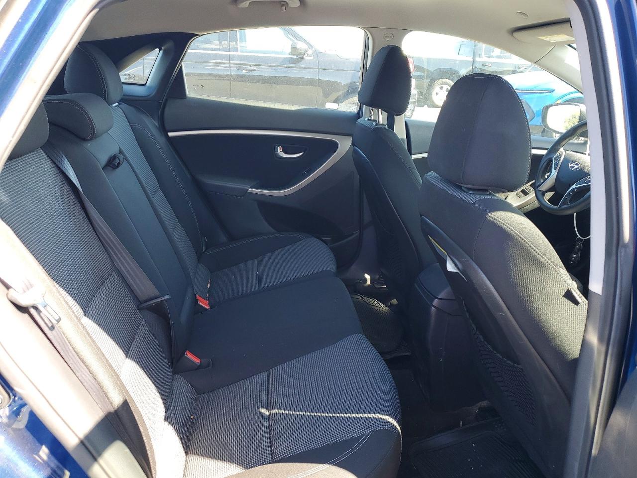 Hyundai ELANTRA Base