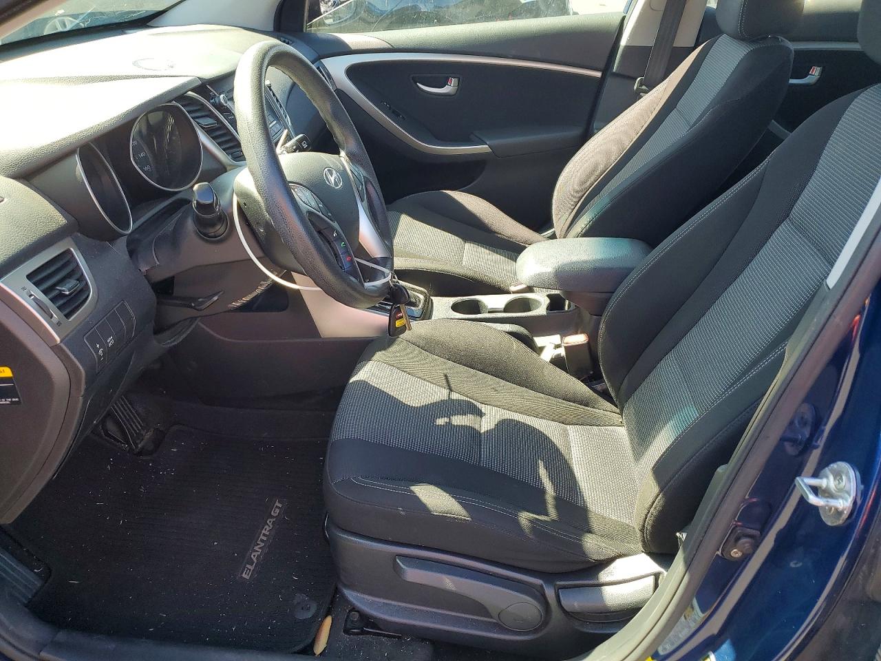 Hyundai ELANTRA Base