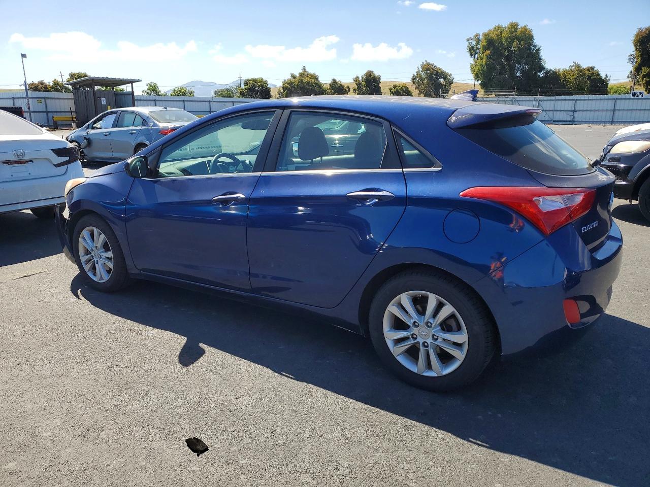 Hyundai ELANTRA Base