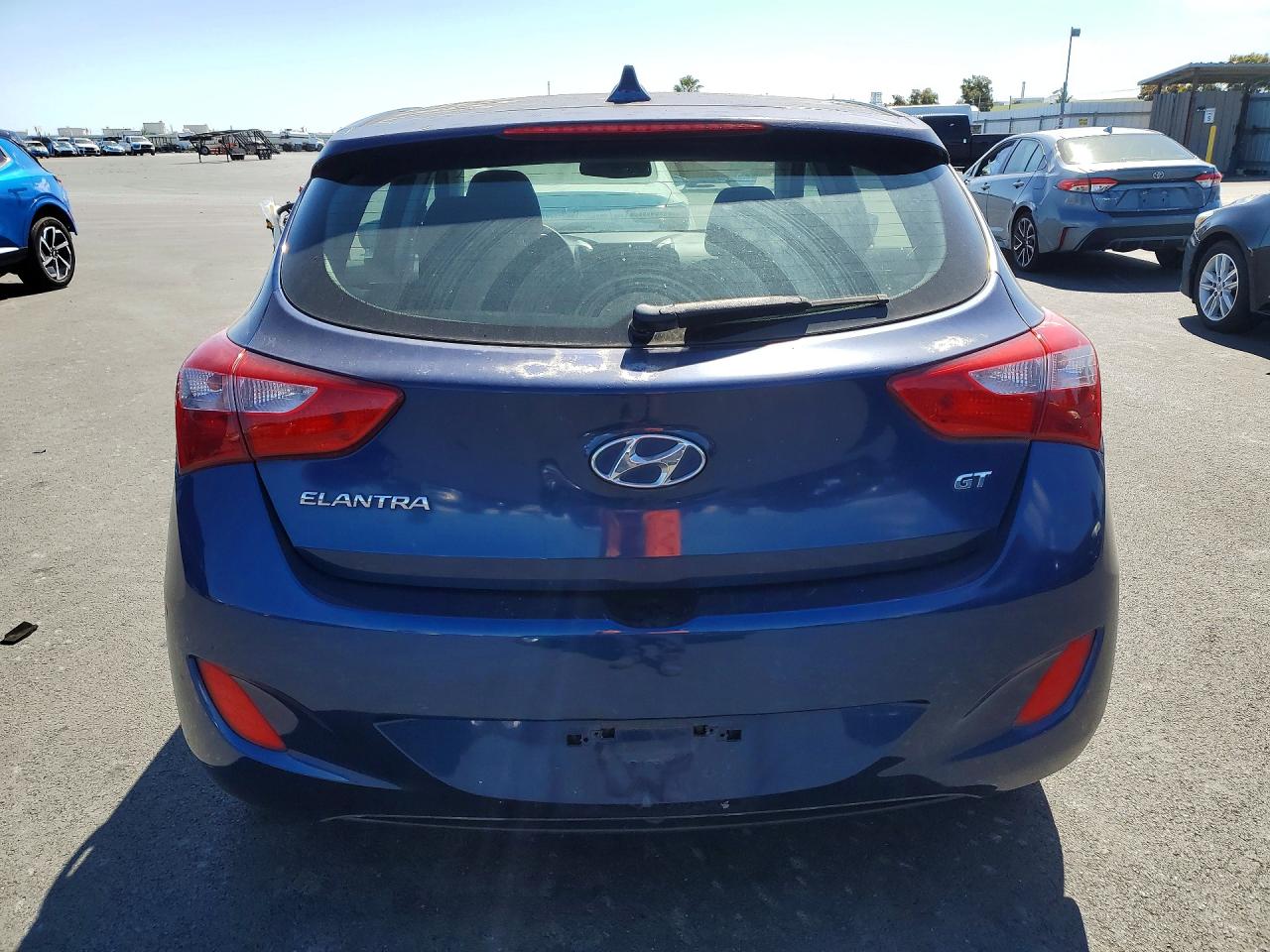 Hyundai ELANTRA Base