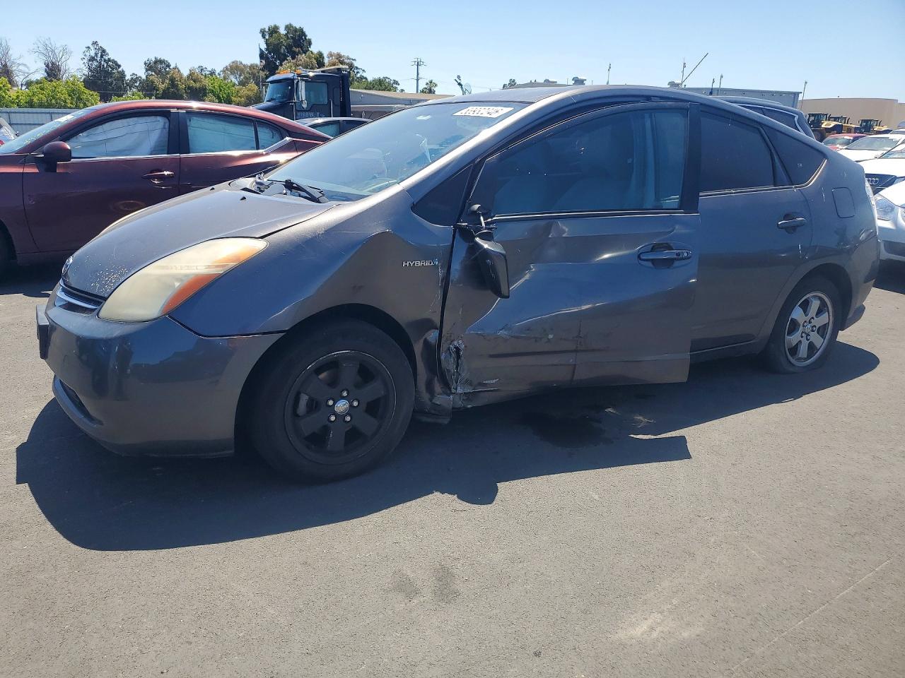 Salvage Toyota Prius Image