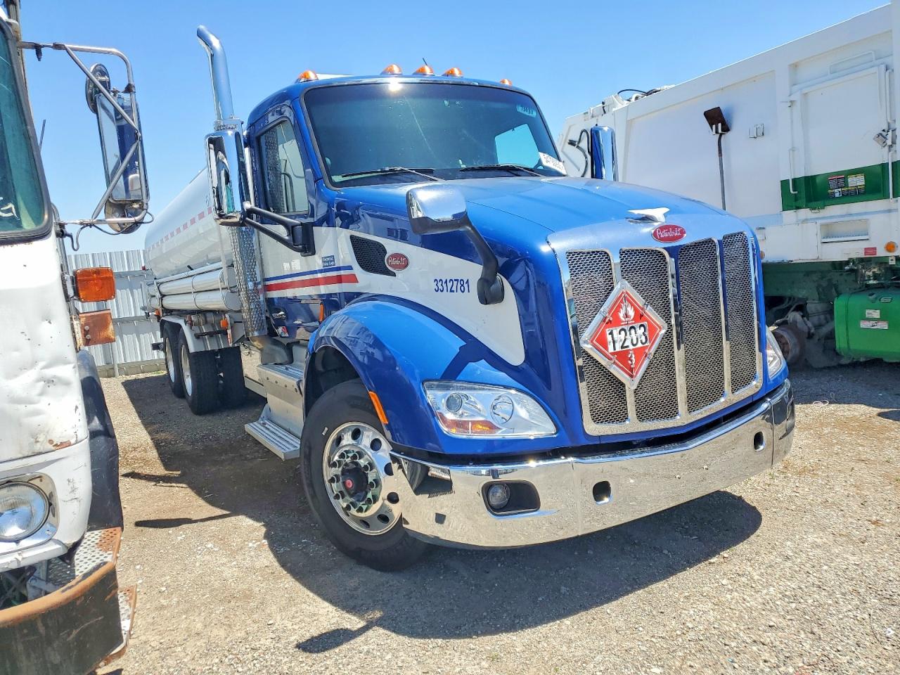Salvage Peterbilt 579 Image