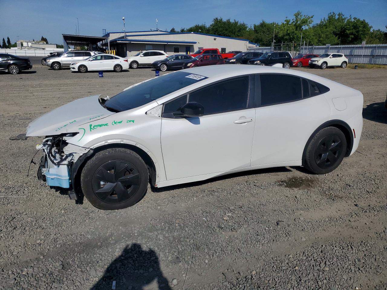 Salvage Toyota Prius Image