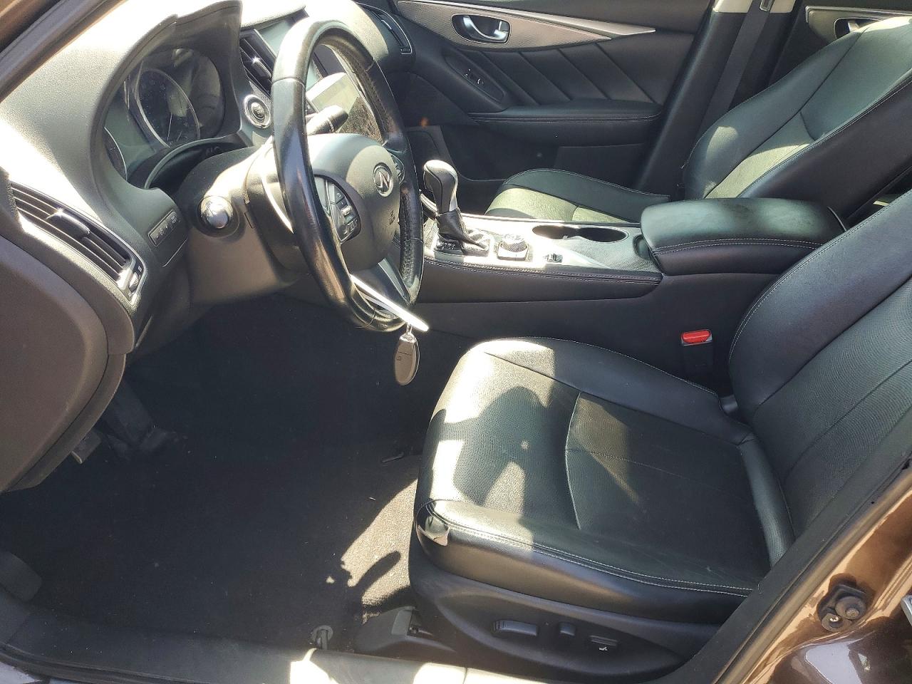 INFINITI Q50 Premium