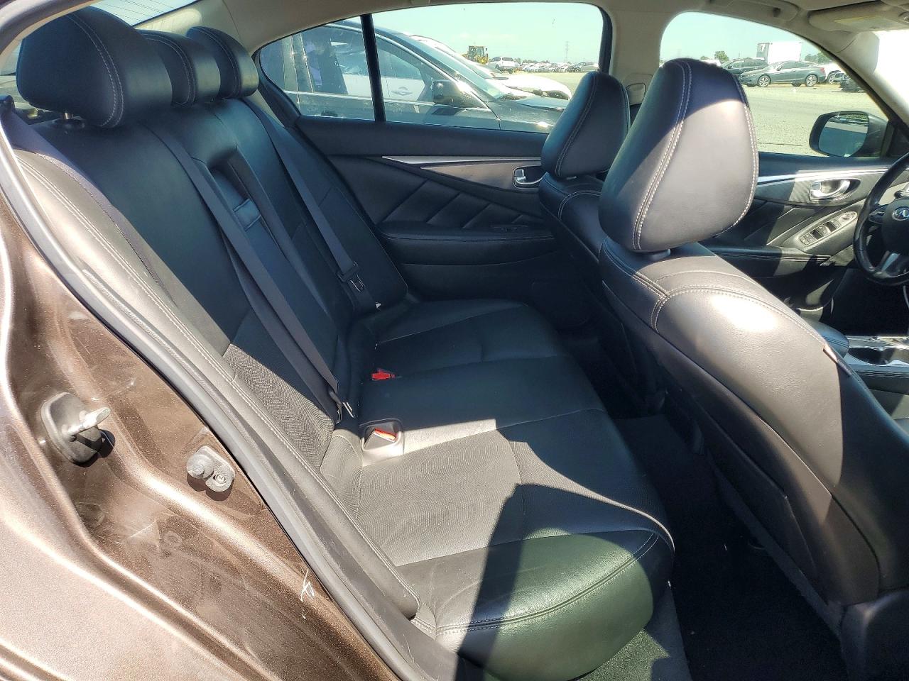 INFINITI Q50 Premium