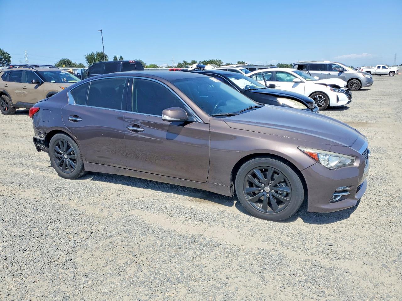 INFINITI Q50 Premium
