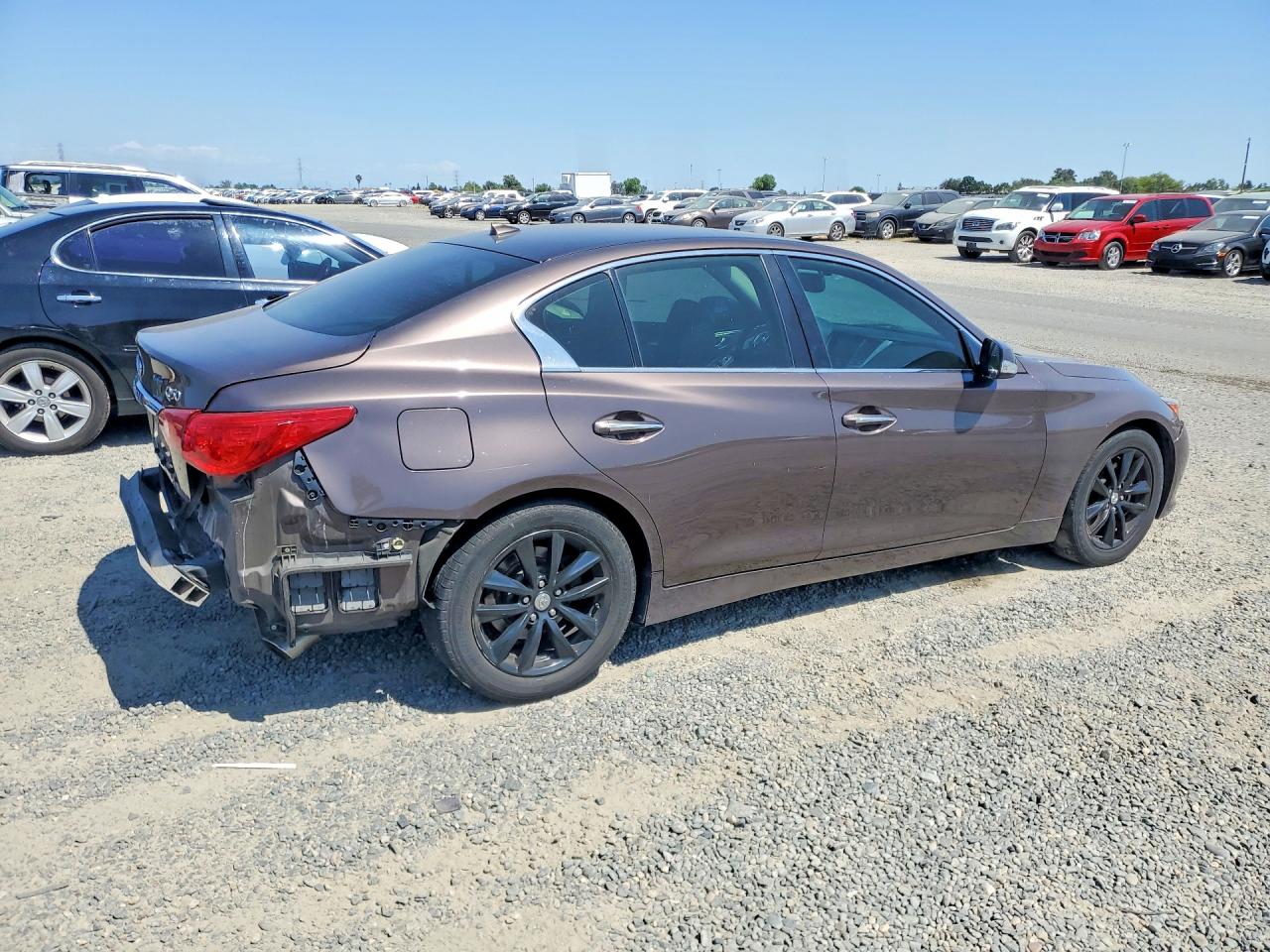INFINITI Q50 Premium