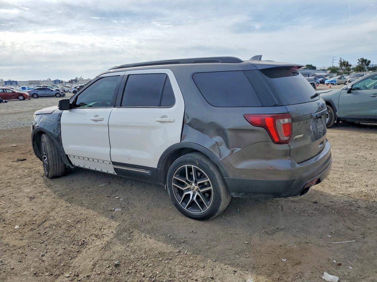 Ford Explorer Sport