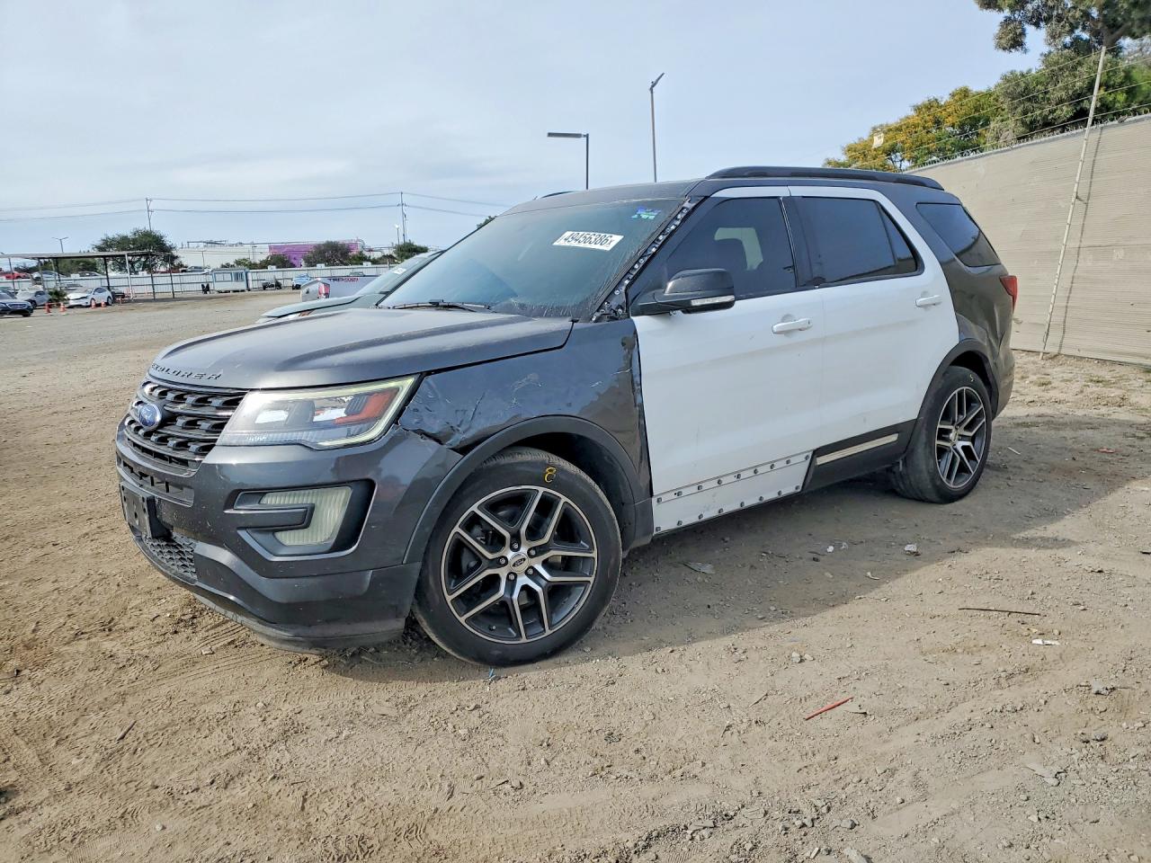 Salvage Ford Explorer Image