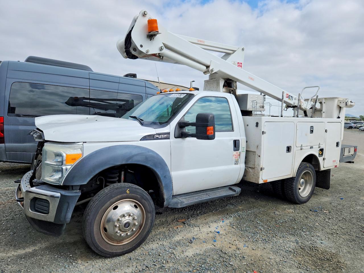 Salvage Ford F-450 Image