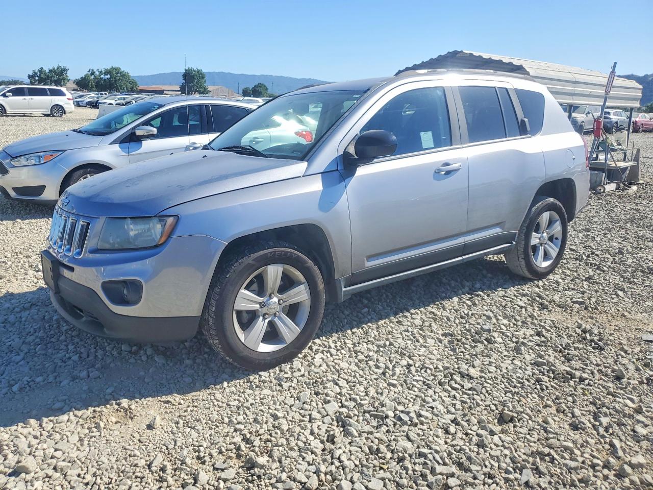 Salvage Jeep Compass Image