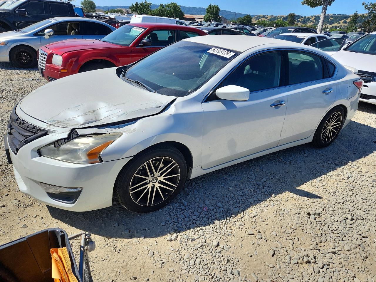 Salvage Nissan Altima Image