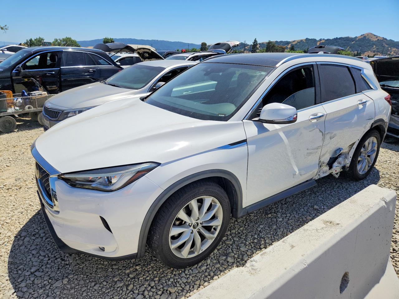 Salvage INFINITI Qx Image