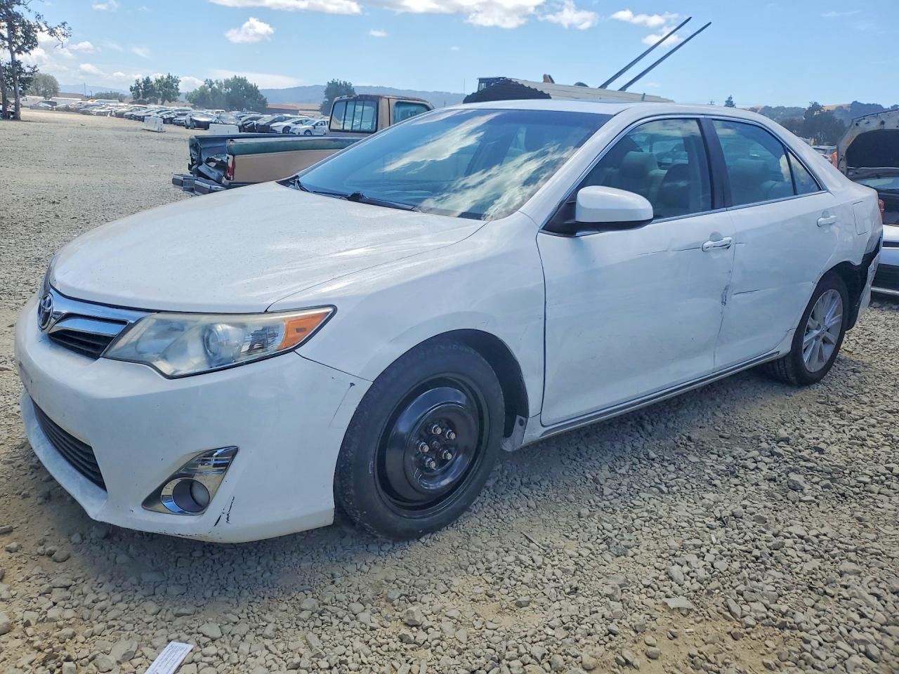 Salvage Toyota Camry Image