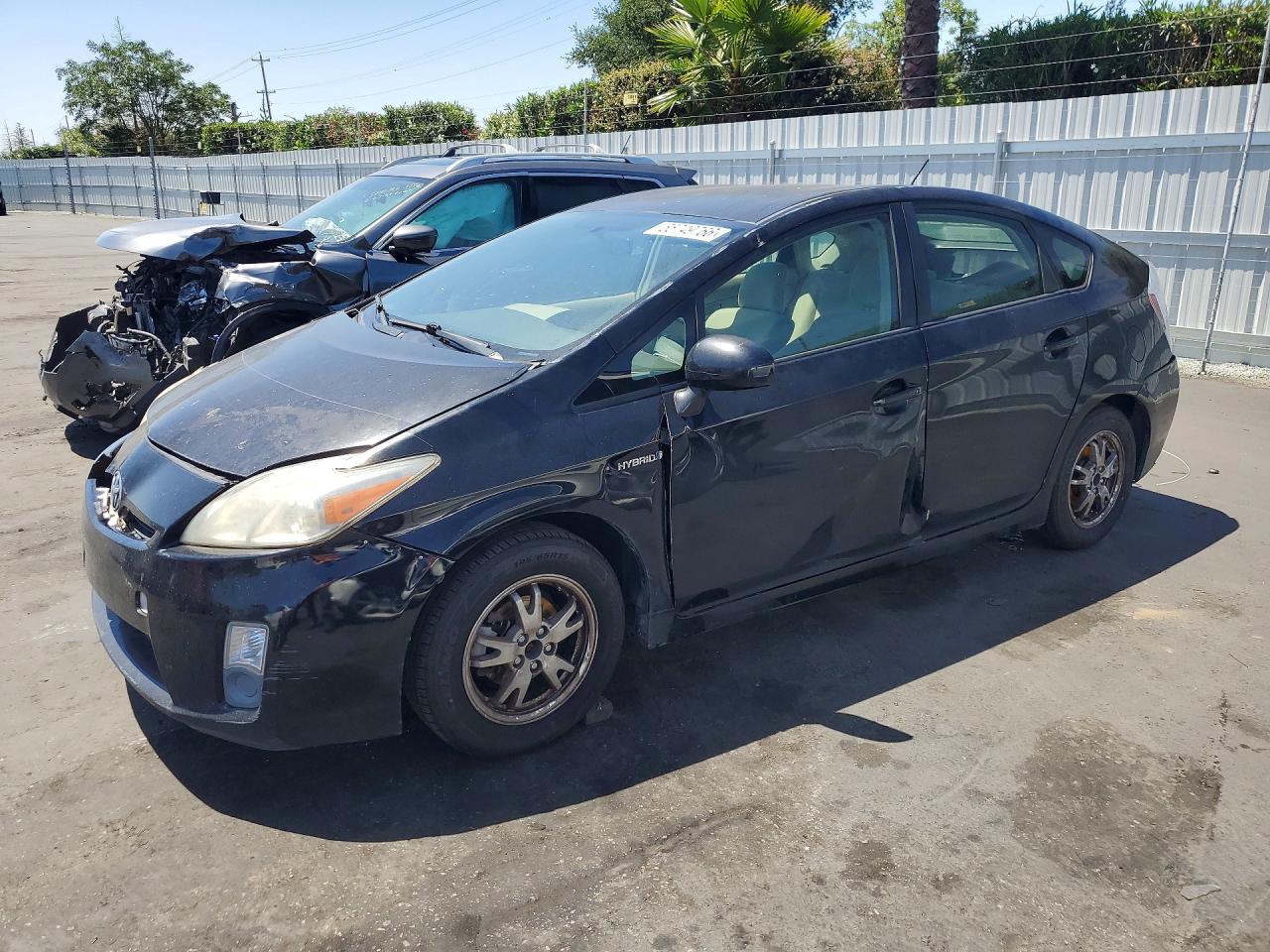 Salvage Toyota Prius Image