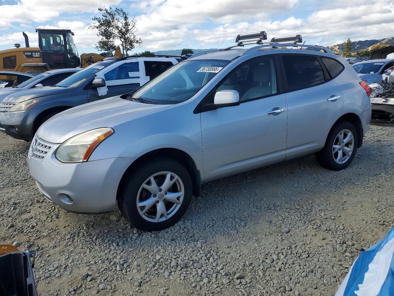Salvage Nissan Rogue Image