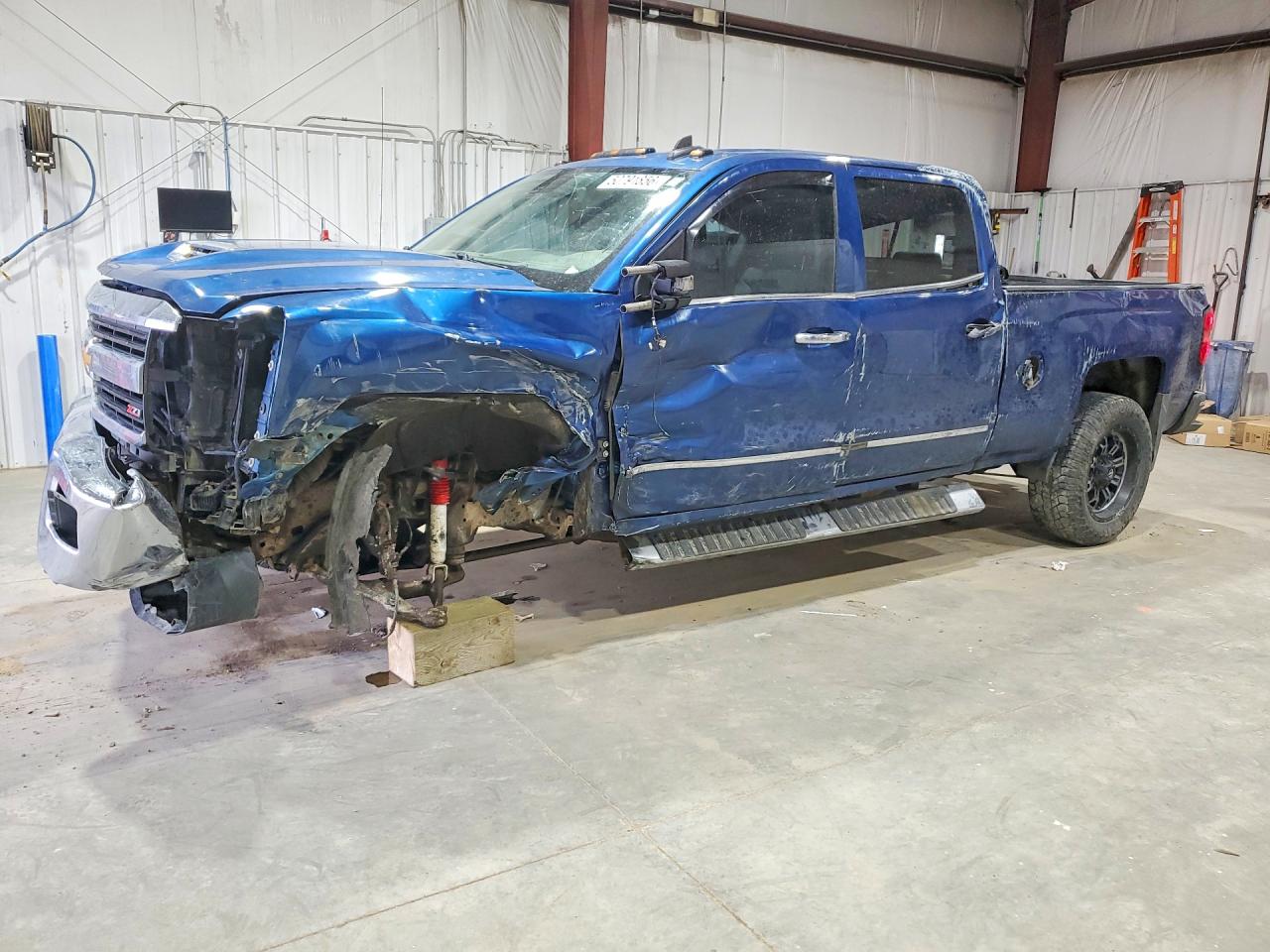 Salvage Chevrolet Silverado Image