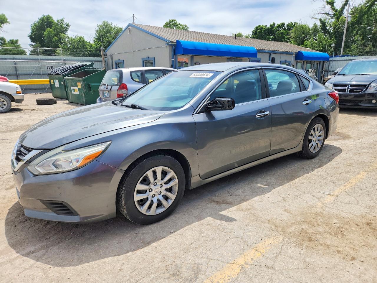 Salvage Nissan Altima Image
